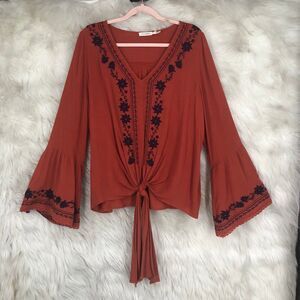 Women’s Tie Front Bohemian Gypsy Top w/Large Bell Sleeves & Blue Embroidery SZ L